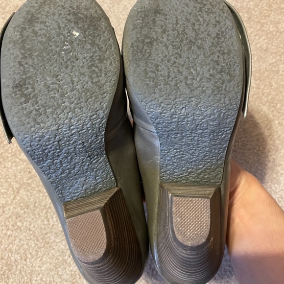 Also grey size 7 heels - Picture 5 of 5